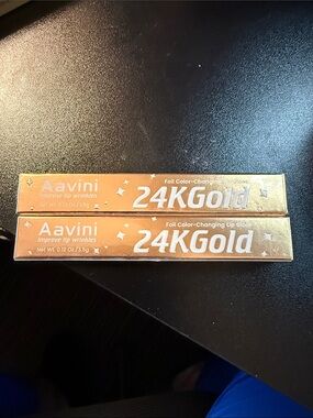 Saving Shimmery Gold Lip Product Duo